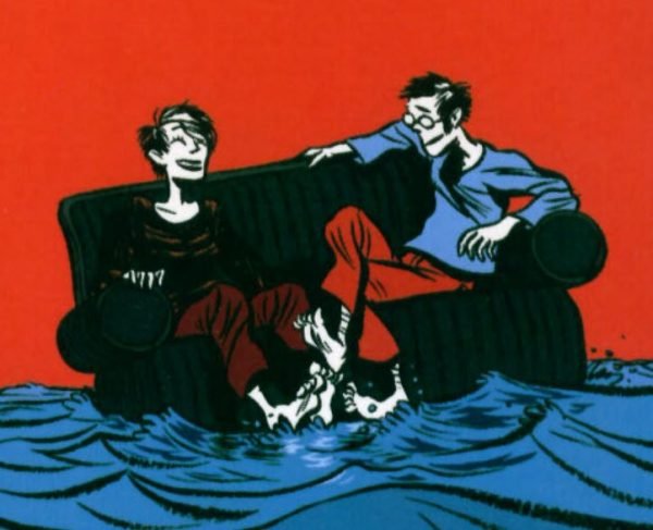 Juntos en el sofá chapoteando en el mar