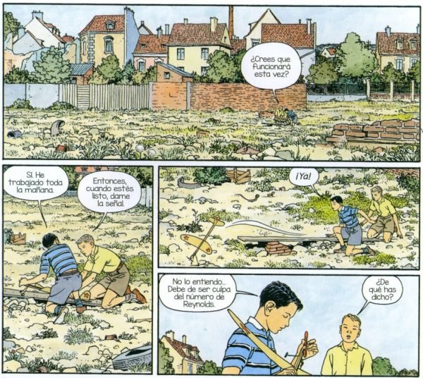 Niños jugando con un avión Niños jugando con un avión